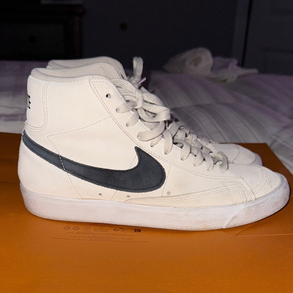 Nike Blazer Mid '77 Vintage Men’s White High-Top Sneakers with Black Swoosh